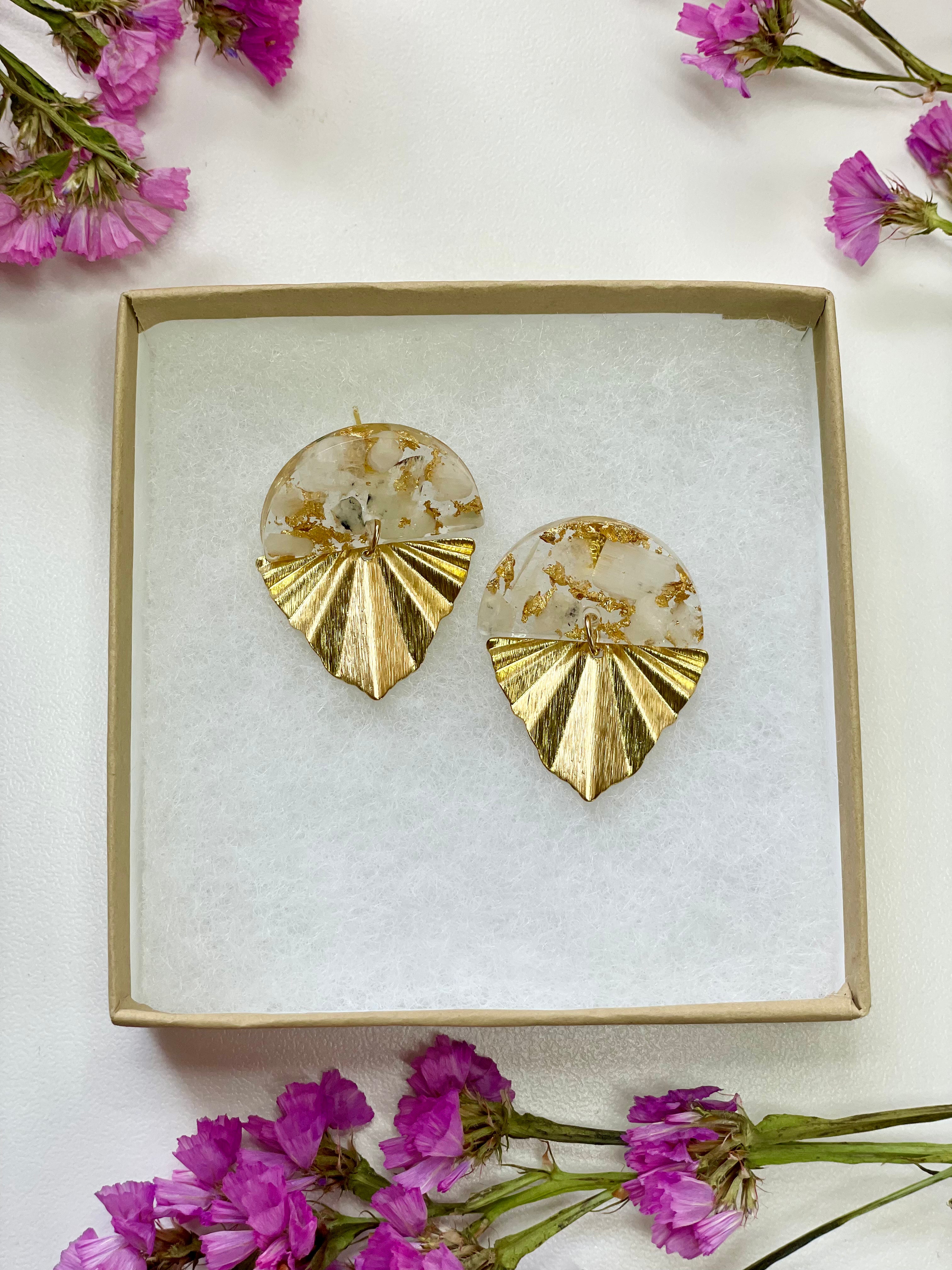 “Eleganza" Moonstone Studs