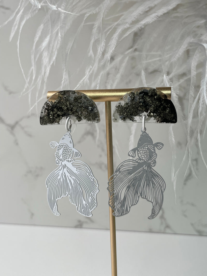 “Aguas Bravas” White and Black Pyrite Studs