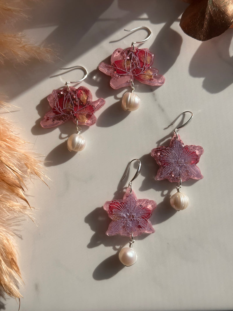 “Flower Spirits” Mini Pearls & Dried Flowers Earrings