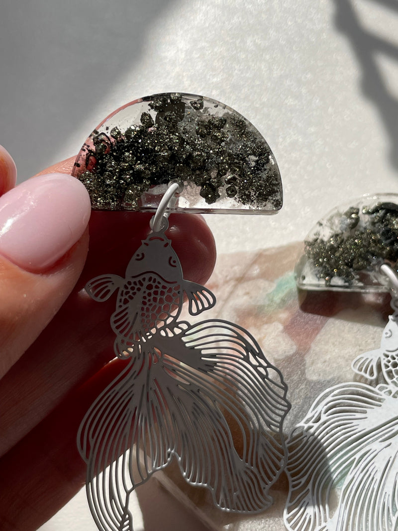 “Aguas Bravas” White and Black Pyrite Studs