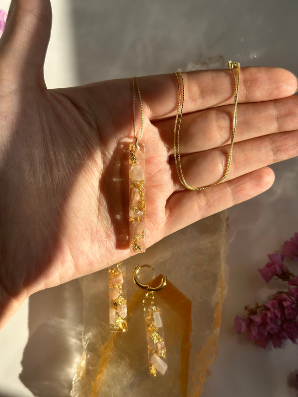 “Bar of Gold" Peach Moonstone Necklace