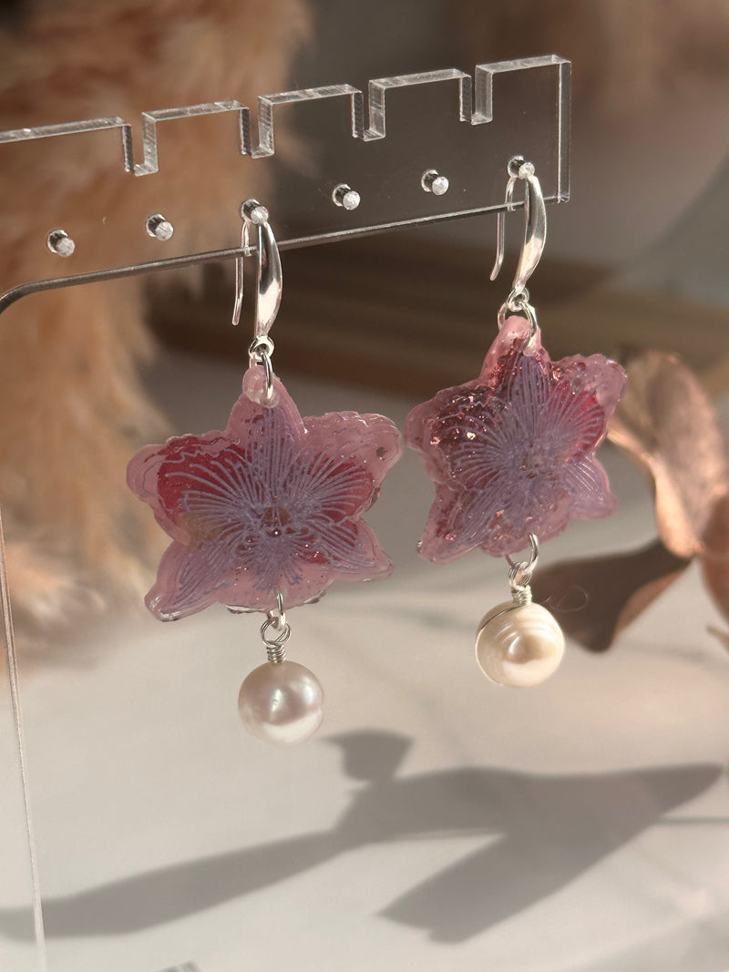 “Flower Spirits” Mini Pearls & Dried Flowers Earrings