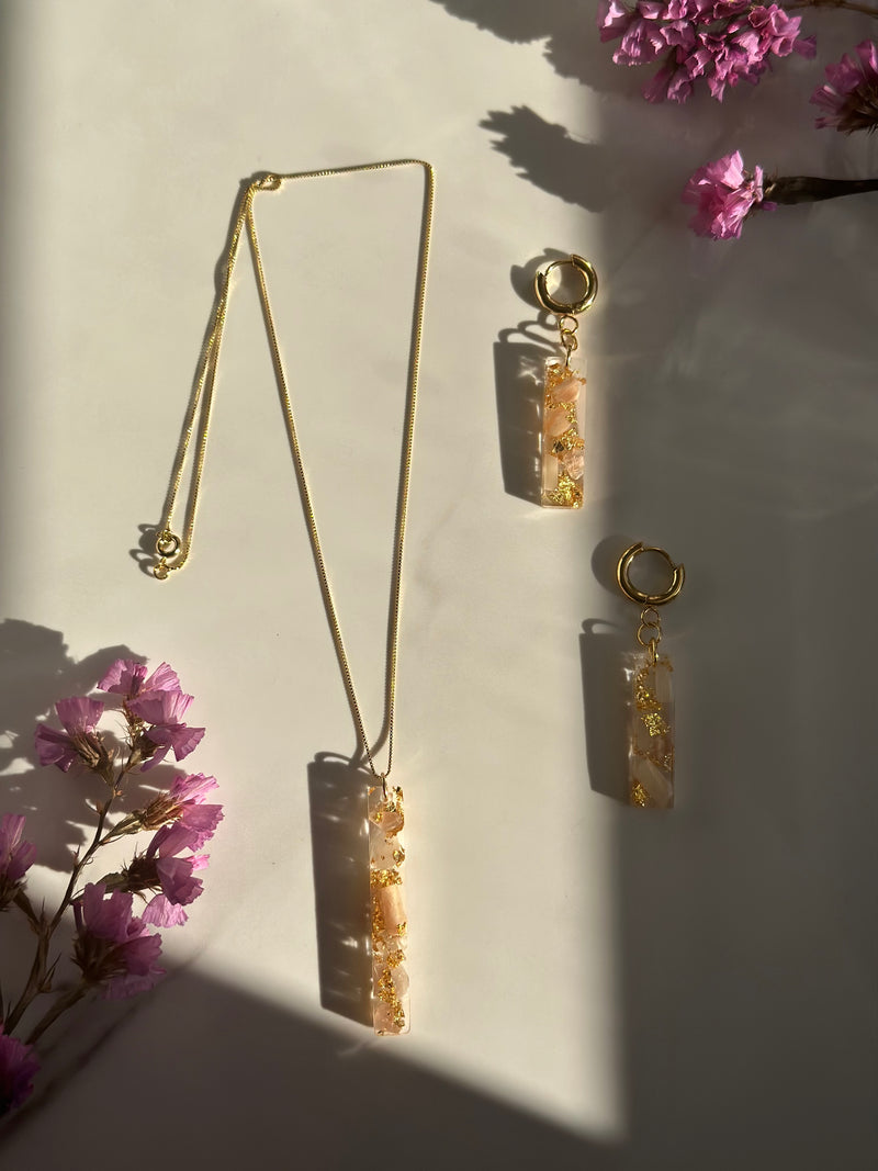 “Bar of Gold" Peach Moonstone Necklace
