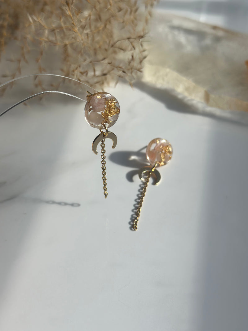 “Lunita” Peach Moonstone Studs