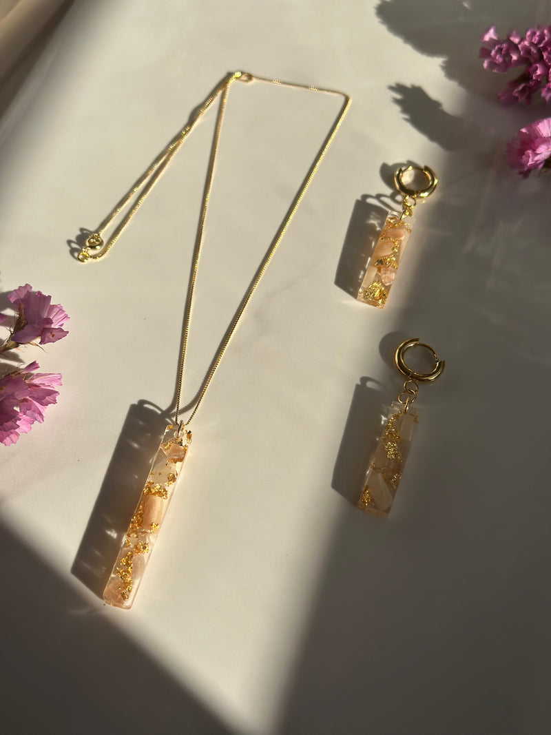 “Bar of Gold" Peach Moonstone Necklace