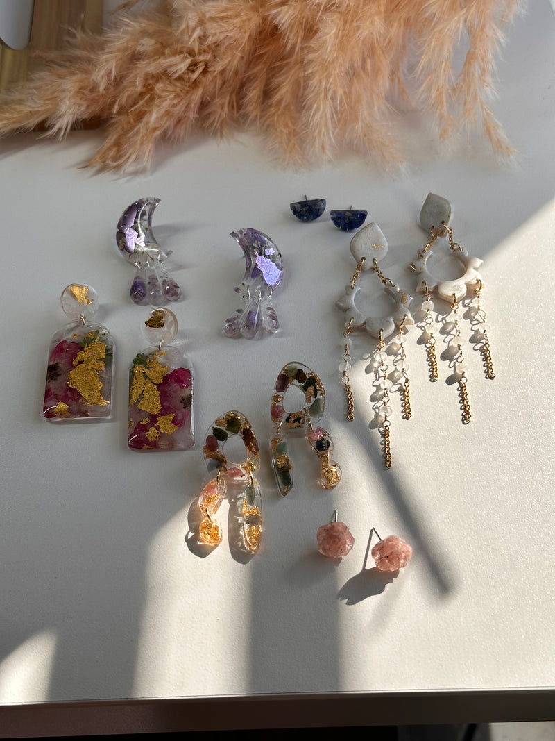 “Gotitas de Luna” Charoite, Lepidolite and Flowers Studs