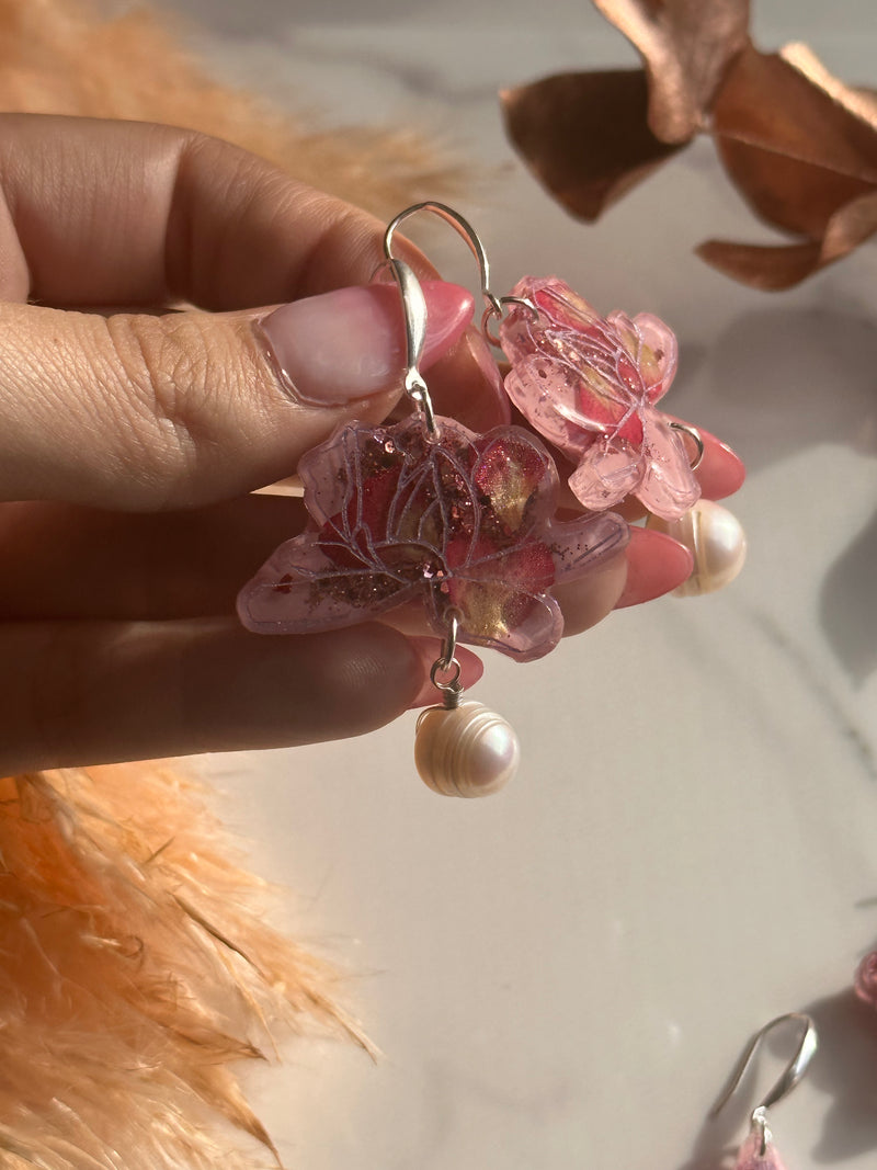 “Flower Spirits” Mini Pearls & Dried Flowers Earrings