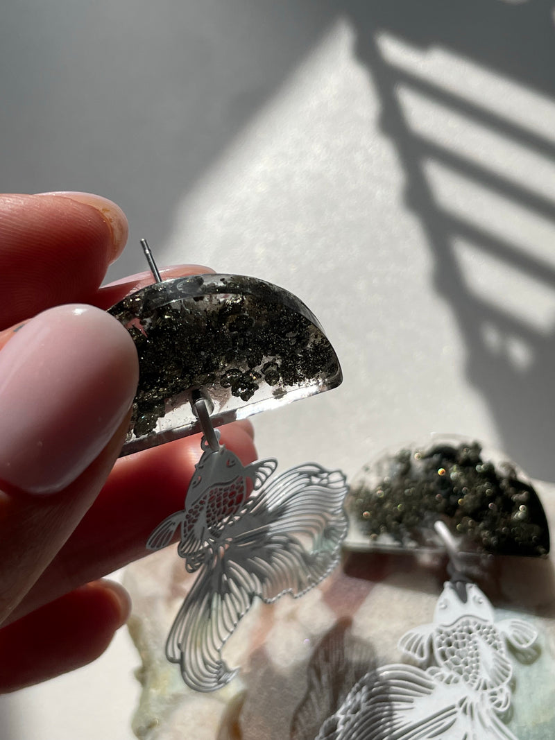 “Aguas Bravas” White and Black Pyrite Studs