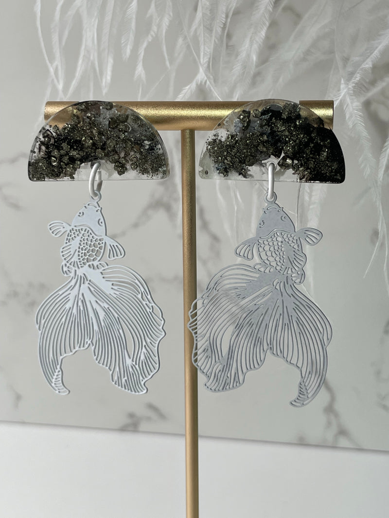 “Aguas Bravas” White and Black Pyrite Studs